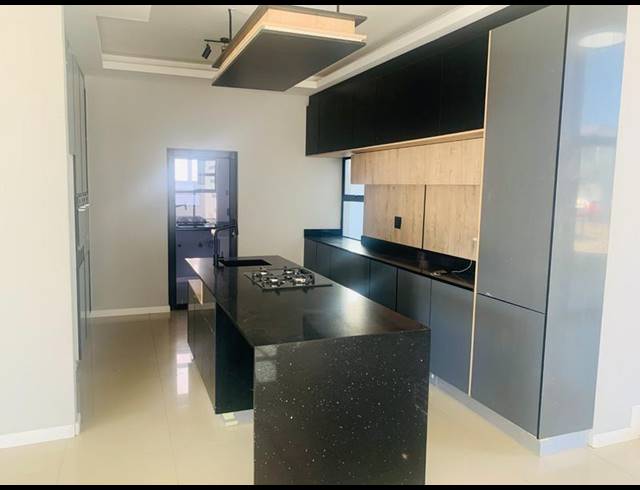 5 BEDROOM HOUSE FOR SALE IN SIX FOUNTAINS RESIDENTIAL ESTATE